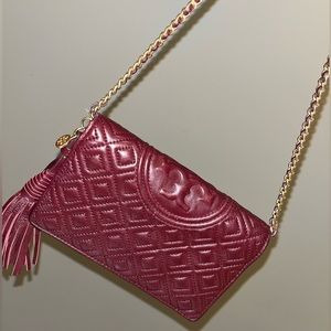 Gently used Tory Burch crossbody/shoulder purse.